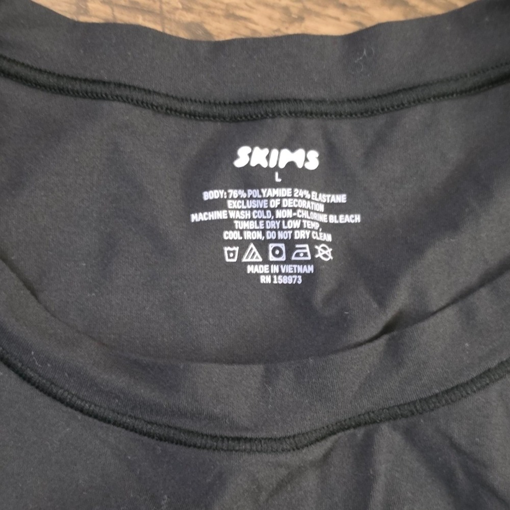 SKIMS Fits Everybody T-Shirt Womens Large Black Short Sleeve Crew Neck Top - Picture 4 of 4